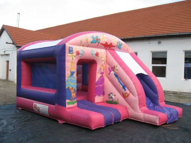 Alquiler del Castillo Tobogán Princesas en Málaga y provincia